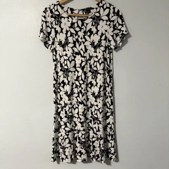Ann Taylor | Dresses | Ann Taylor Knit Pullover Knee Length Dress Black White Floral Ruffle Hem S | Poshmark Ann Taylor | Dresses | Ann Taylor Knit Pullover Knee Length Dress Black White Floral Ruffle Hem S | Poshmark